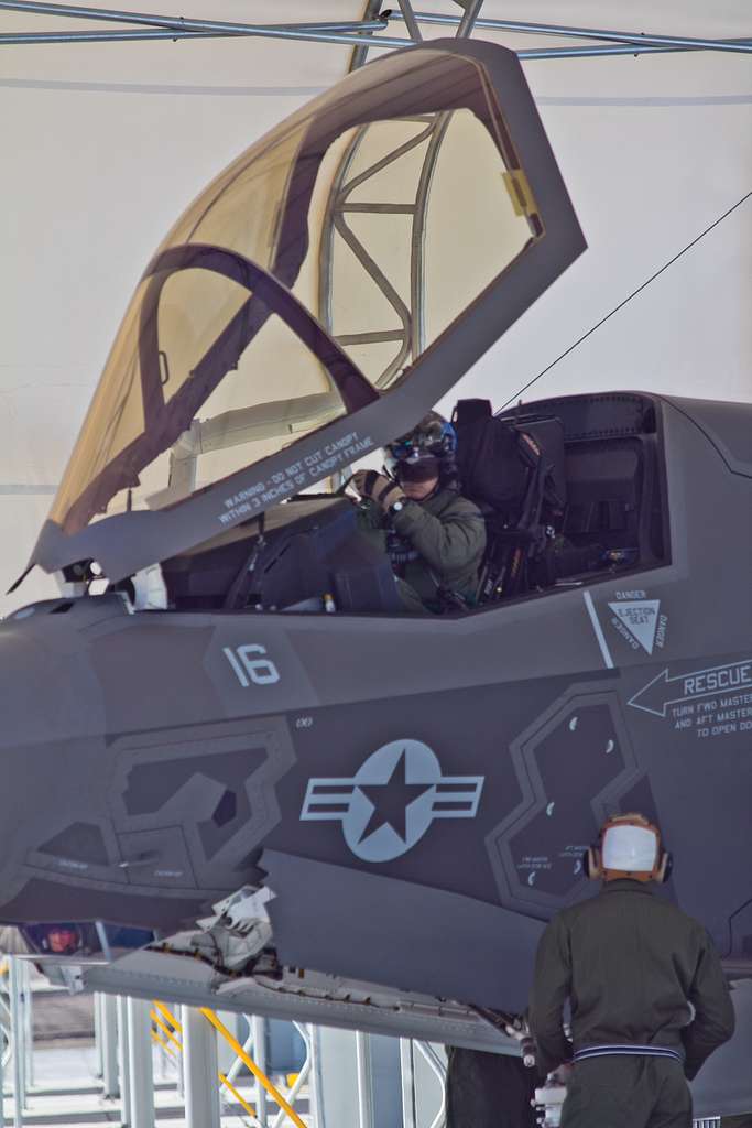 First Marine Operational F-35 Pilots, Maintainers Attend Transition ...