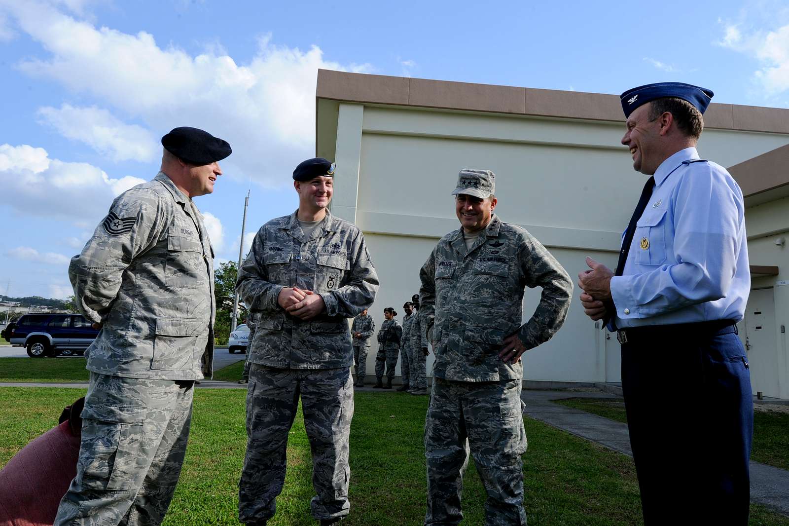 Dallas Cowboys highlight local military during pregame events > 301st  Fighter Wing > Article Display