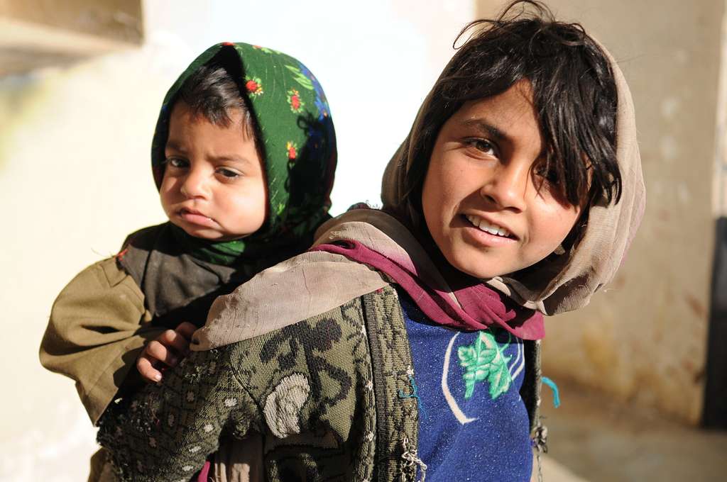 An Afghan girl carries her little brother on her back - PICRYL Public ...