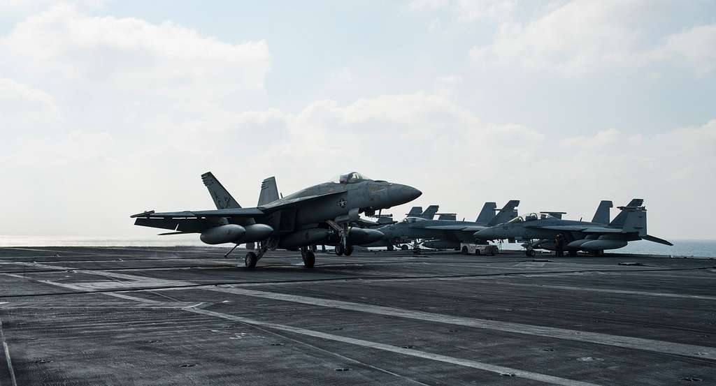 An F/A-18E Super Hornet, assigned to the 'Gunslingers' - NARA & DVIDS ...