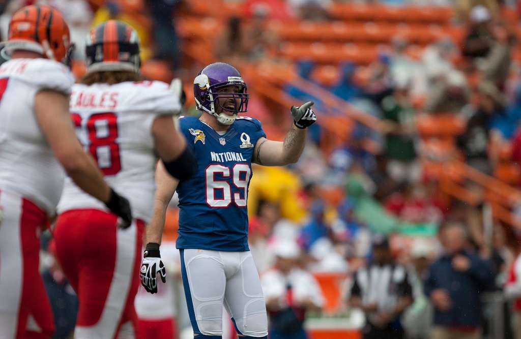 Minnesota Vikings defensive end Jared Allen (69) is shown during the Vikings  and Arizona Cardinals NFL football game in Minneapolis on Sunday, Nov. 7,  2010. (AP Photo/Andy Blenkush Stock Photo - Alamy