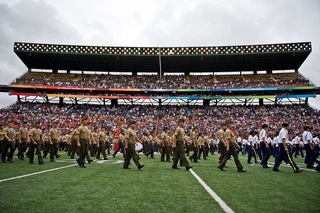 DVIDS - Images - The NFL pays tribute to military service members during  the 2012 Pro Bowl [Image 10 of 23]