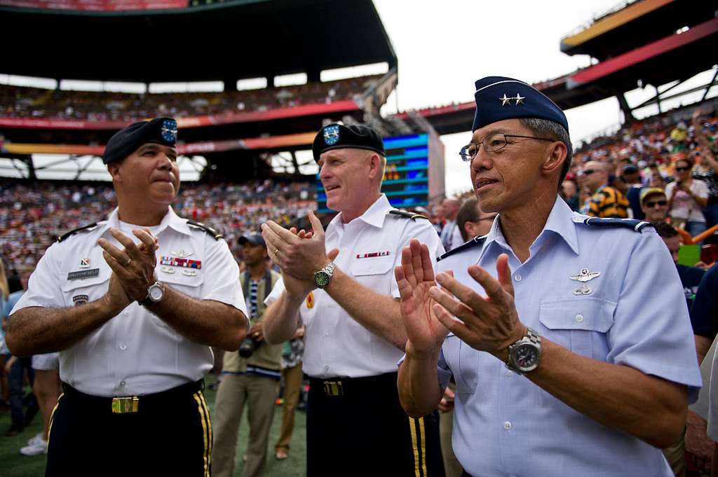 DVIDS - Images - NFL pays tribute to military service members during the  2013 Pro Bowl [Image 18 of 27]