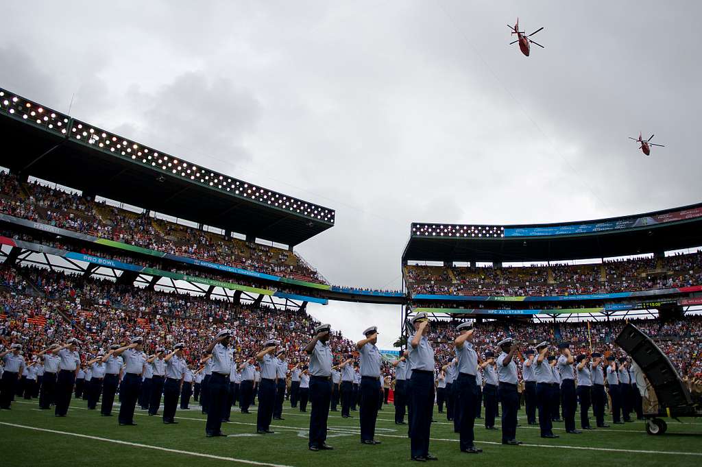 DVIDS - Images - The NFL pays tribute to military service members during  the 2012 Pro Bowl [Image 10 of 23]