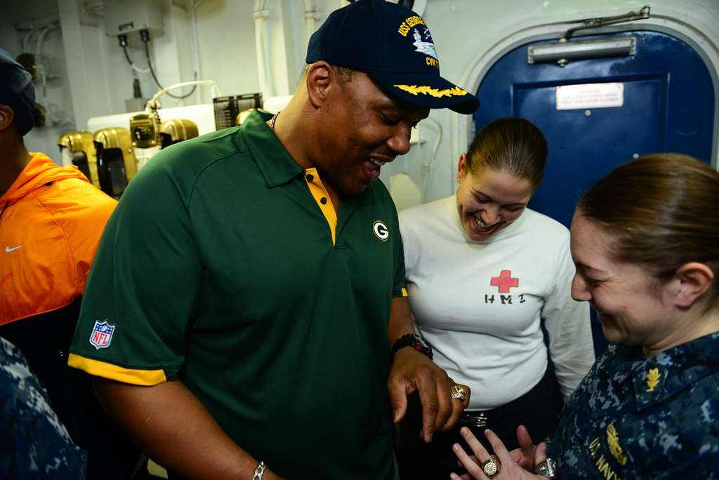 File:US Navy 110216-N-DR144-199 William Henderson, a fullback for the Green  Bay Packers football team, speaks with an aviation ordnanceman on the  flight.jpg - Wikimedia Commons