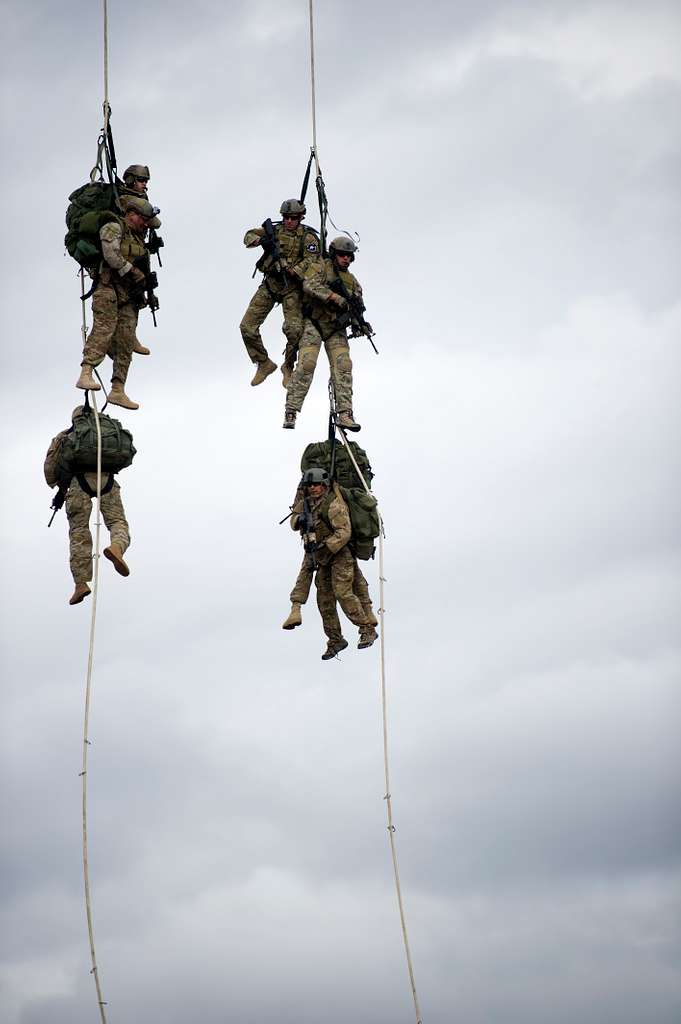 A Pilot Of A CH-47 Chinook Helicopter Lifts U.S. Soldiers - NARA ...