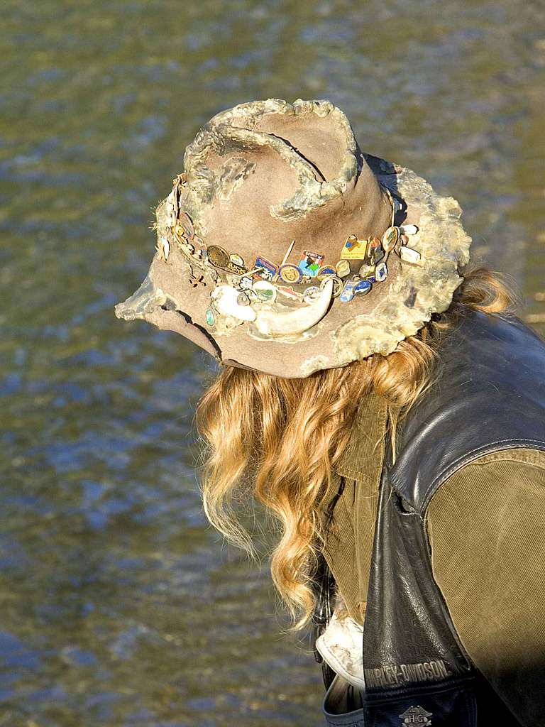 https://cdn2.picryl.com/photo/2013/02/27/pins-adorn-on-fishermans-hat-706863-1024.jpg