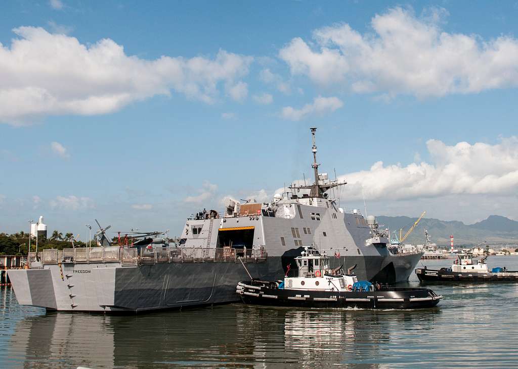 The Littoral Combat Ship USS Freedom (LCS 1) Arrives - NARA & DVIDS ...