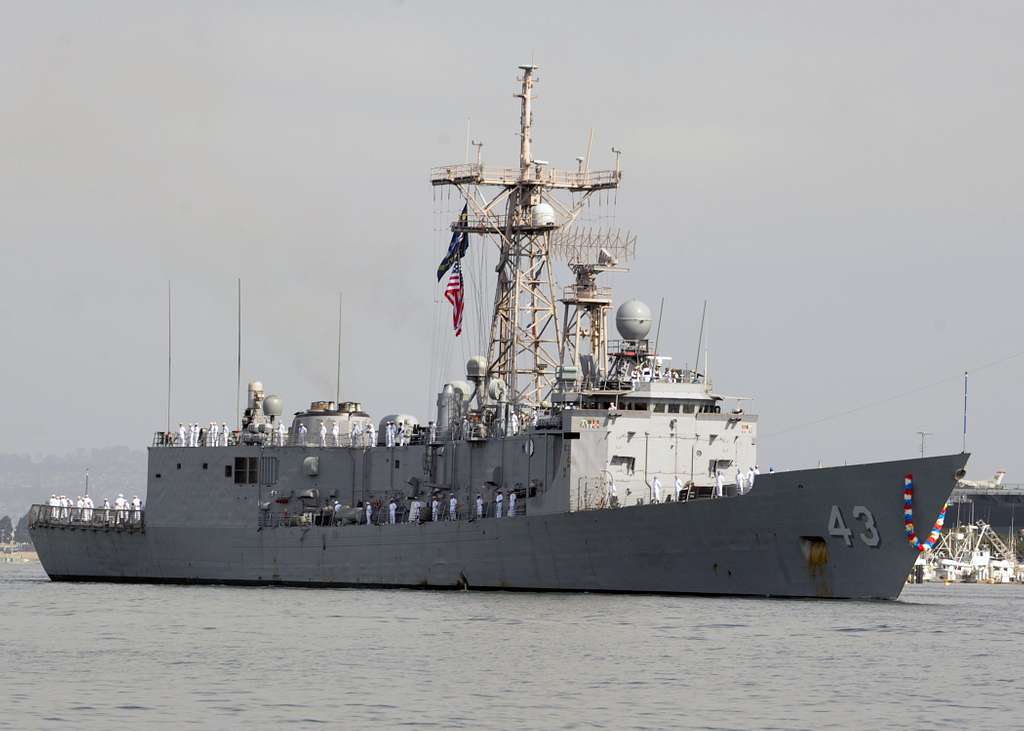 The Oliver Hazard Perry-class guided-missile frigate - NARA & DVIDS ...