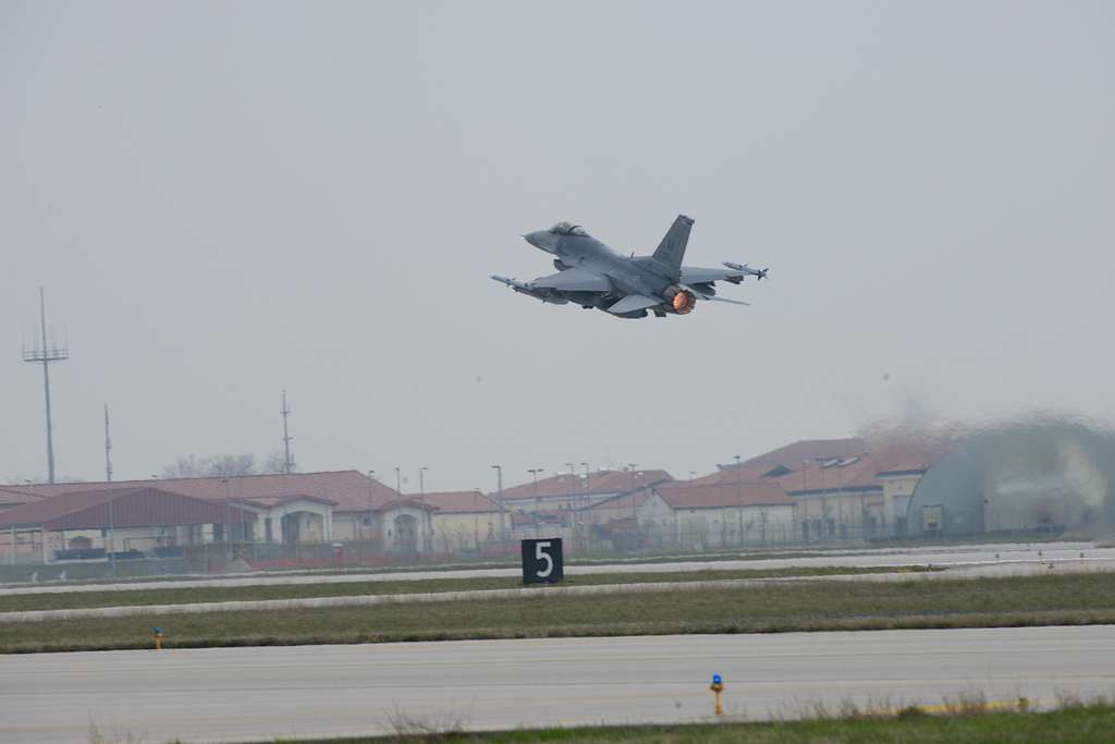 An F-16 Fighting Falcon from the 510th Fighter Squadron - PICRYL ...