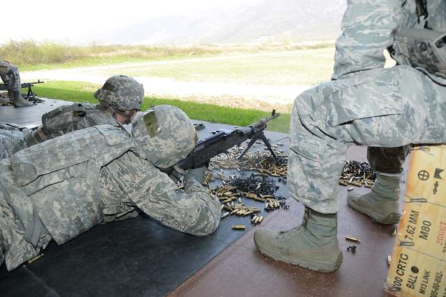 DVIDS - Images - Italian soldiers of Reggimento Carabinieri Paracadutisti  “TUSCANIA” dell'Esercito Italiano training at Caserma Ederle, Vicenza,  Italy [Image 9 of 12]