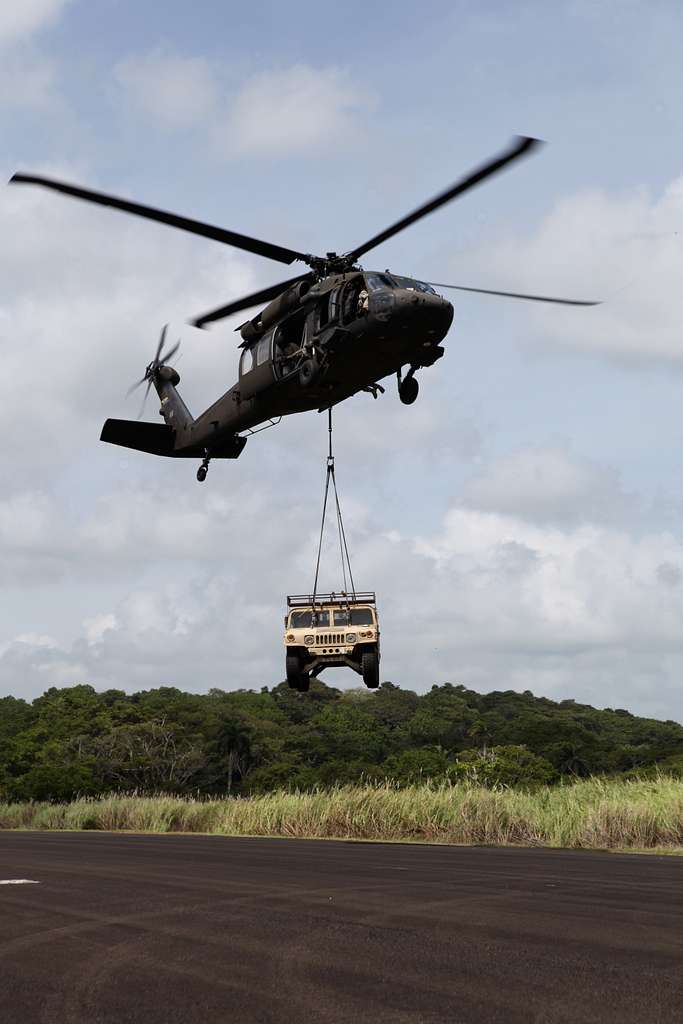 A U.S. Army UH-60 L Black Hawk Helicopter Assigned - NARA & DVIDS ...