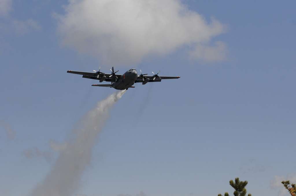 A Modular Airborne Fire Fighting System-equipped C-130 - NARA & DVIDS ...