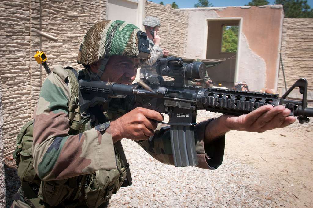 An Indian Army Paratrooper With The 50th Independent - Nara & Dvids 