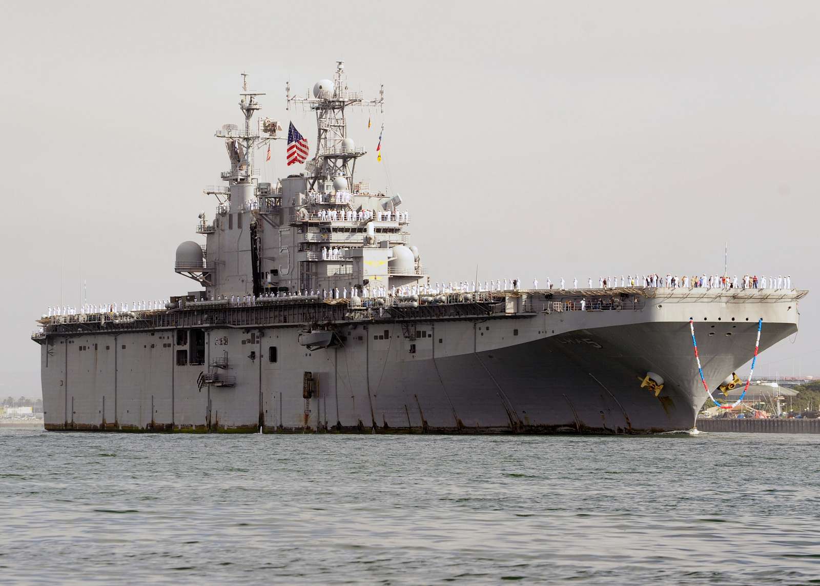 The amphibious assault ship USS Peleliu (LHA 5) returns - NARA & DVIDS ...