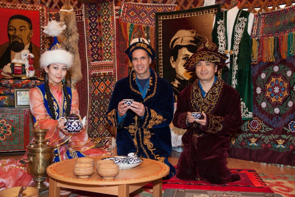 Особенности казахского народа. Быт казахов. Культура казахов. Казахский народ. Культура и быт казахского народа.