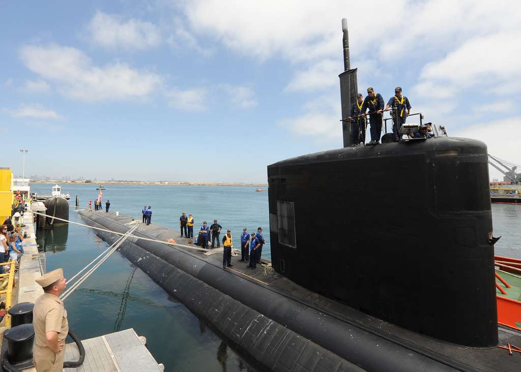 https://cdn2.picryl.com/photo/2013/06/18/capt-thomas-ishee-commander-of-submarine-squadron-f9aabc-1024.jpg