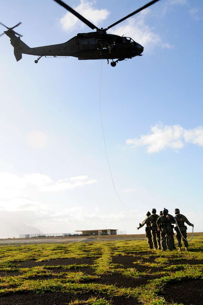 U.S. Navy divers with the U.S. Navy SEAL Delivery Vehicle - PICRYL ...