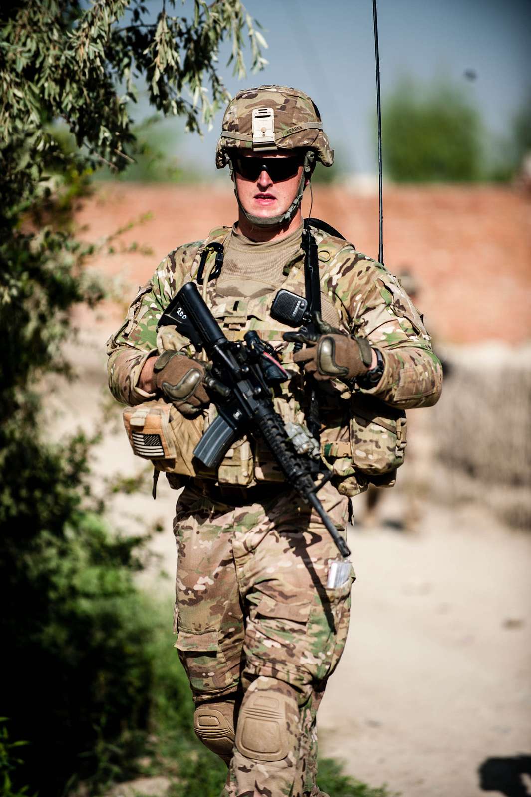 U.S. Army 1st Lt. Andrew Kearns with the 2nd Battalion, - NARA & DVIDS ...