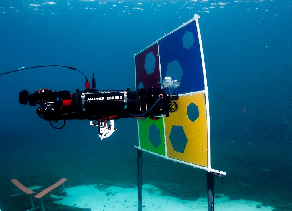 An Autonomous Underwater Vehicle Built By Students - NARA & DVIDS ...