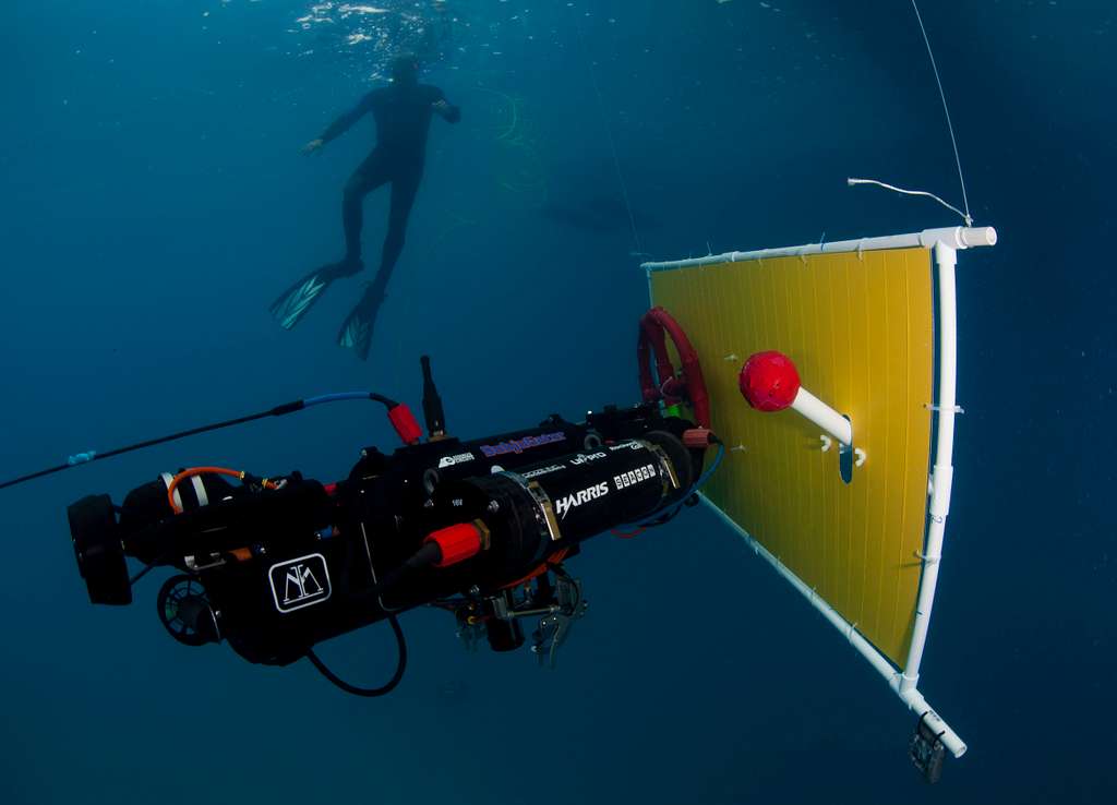 An Autonomous Underwater Vehicle Built By Students - NARA & DVIDS ...