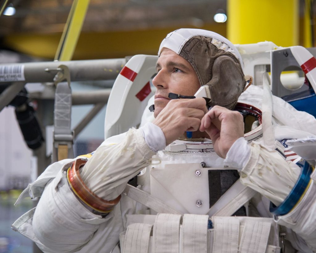 Астронавт 9 букв. Экипаж Artemis II. Greg Olsen Astronaut. William Reid Pogue фото астронавт. Картинки: астронавт, Топлр, тревога.