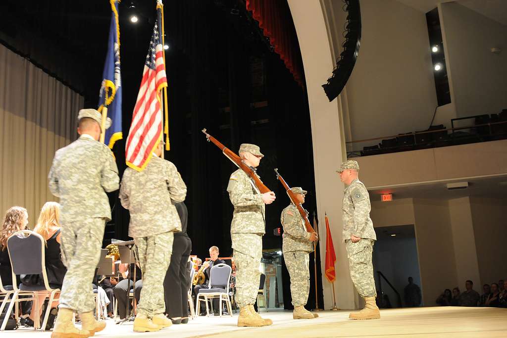 U.S. Army Reserve soldiers of the 1011th Quartermaster - PICRYL ...