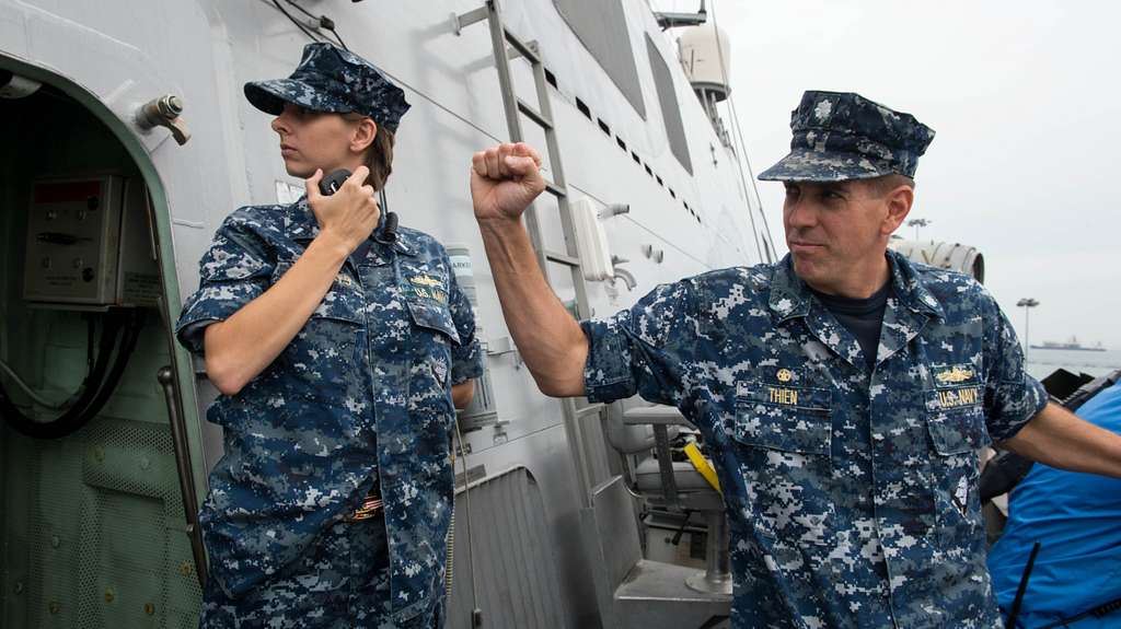 The littoral combat ship USS Freedom's (LCS 1) commanding - NARA ...