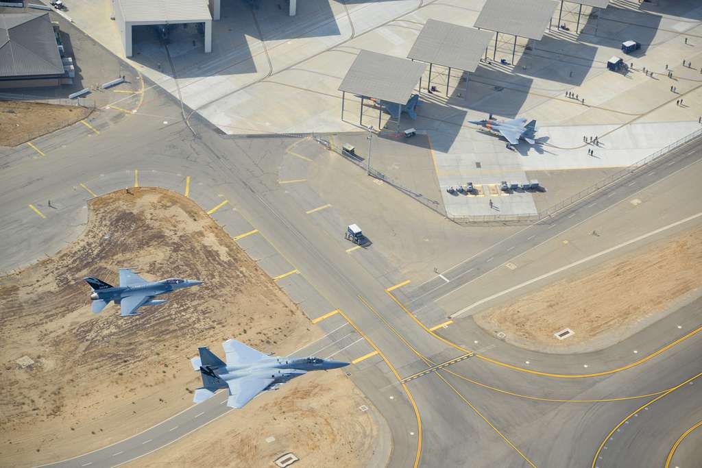 A U.S. Air Force F-15 Eagle and an F-16C Fighting Falcon - NARA & DVIDS ...