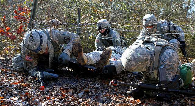 A Team Of Soldiers From Headquarters And Headquarters - NARA & DVIDS ...