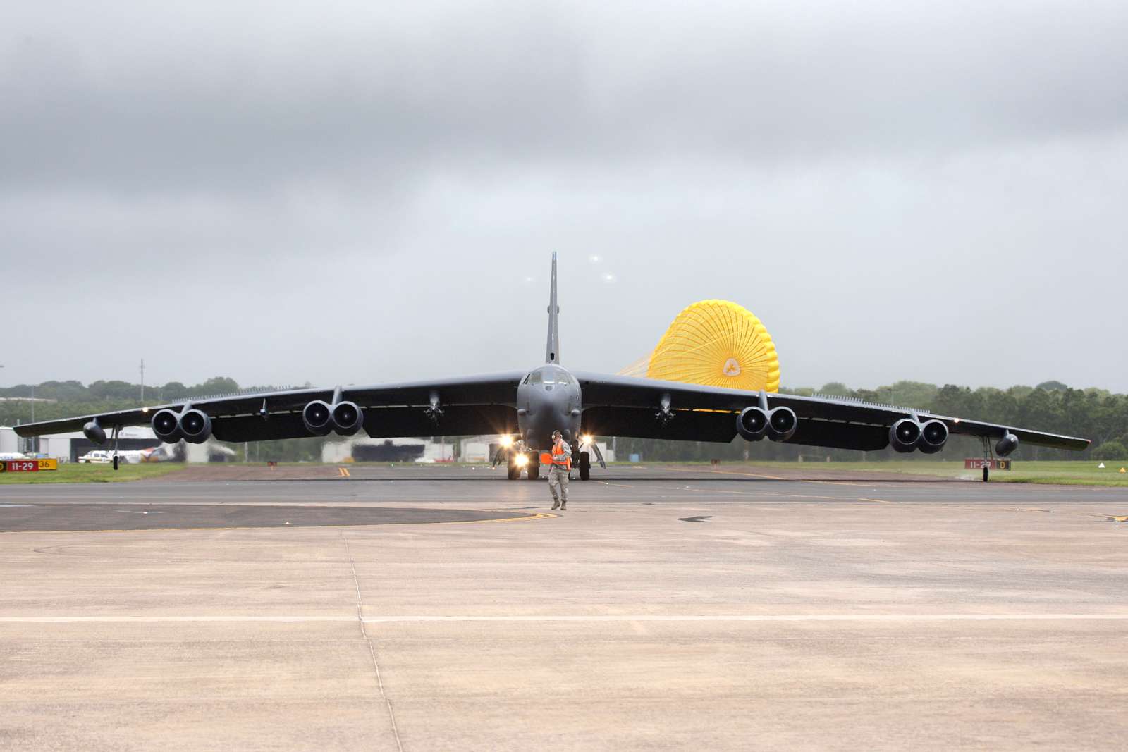 A United States Air Force (USAF) B-52 Stratofortress - NARA & DVIDS ...