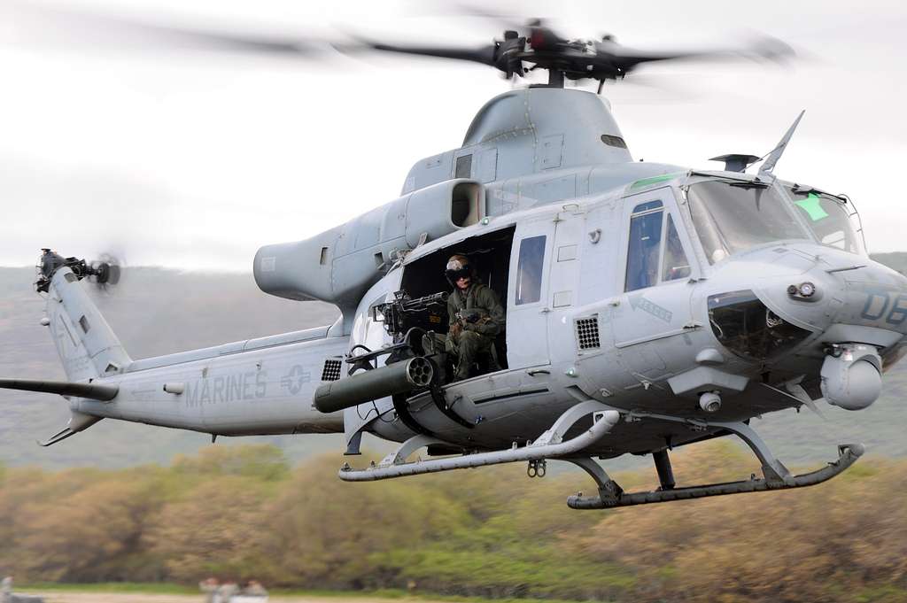 A UH-1Y Venom From Marine Light Helicopter Squadron - NARA & DVIDS ...