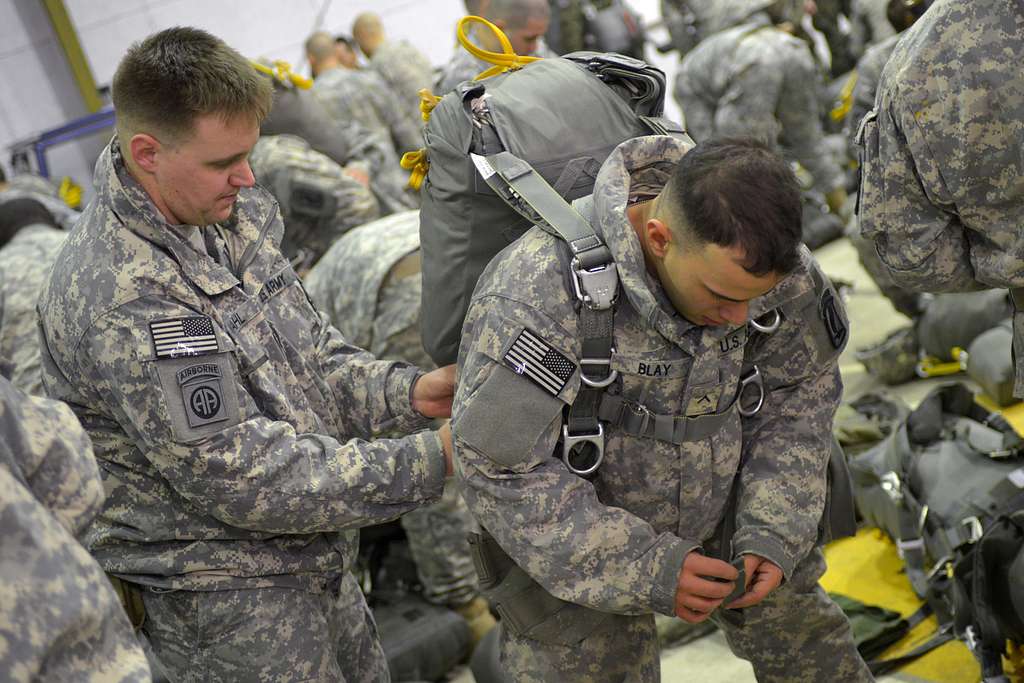 U.S. Army paratroopers, assigned to 173rd Infantry - NARA & DVIDS ...