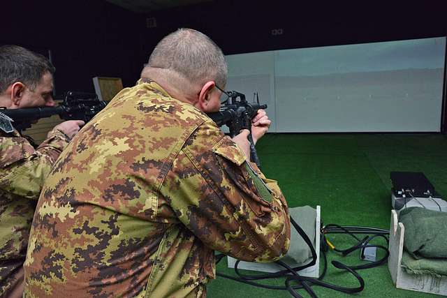 DVIDS - Images - Italian soldiers of Reggimento Carabinieri Paracadutisti  “TUSCANIA” dell'Esercito Italiano training at Caserma Ederle, Vicenza,  Italy [Image 4 of 12]