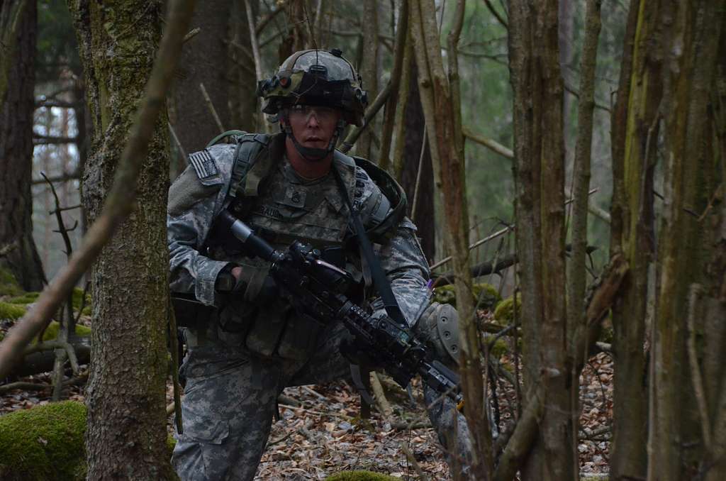 A U.S. soldier of 1st Squadron (Airborne), 91st Cavalry - NARA & DVIDS ...