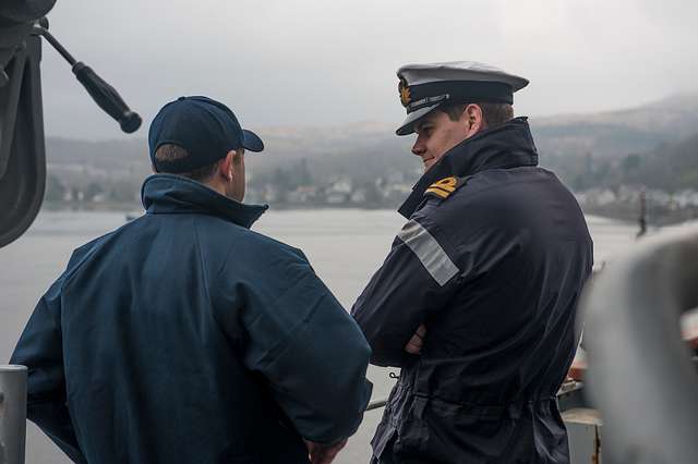 DVIDS - Images - USS Mitscher sliding pad eye maintenance [Image 7