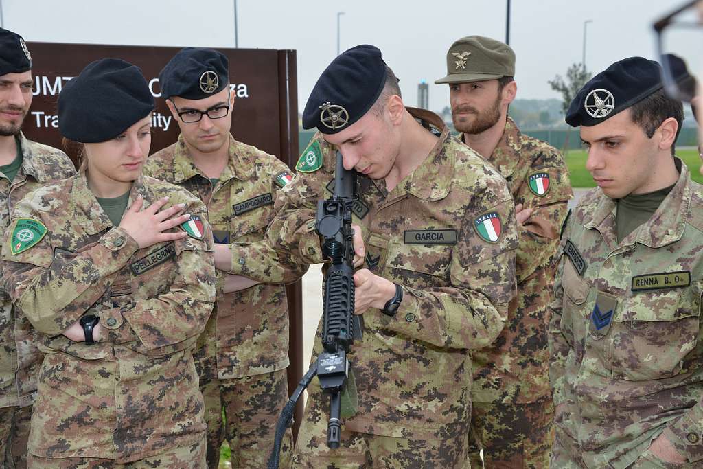 Italian army soldiers assigned to CIMIC, Esercito Italiano, - PICRYL -  Public Domain Media Search Engine Public Domain Search