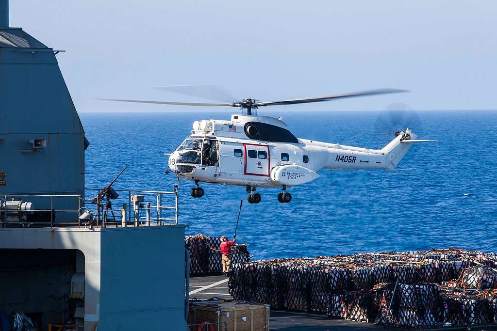 A U.S. Merchant Marine SA-330 Puma helicopter prepares - PICRYL ...