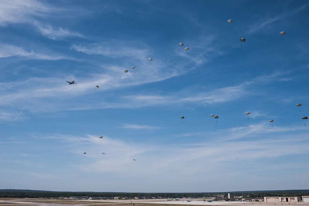 Paratroopers fill the skies over Pope Army Airfield - NARA & DVIDS ...