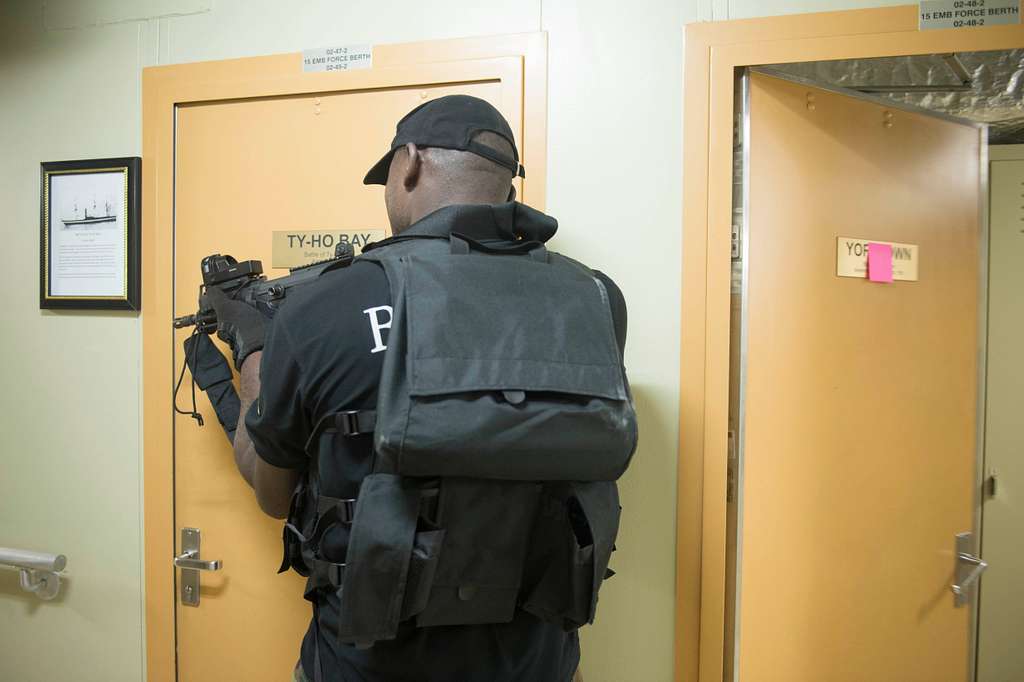 A Nigerian sailor with the Special Boat Service prepares - NARA & DVIDS ...