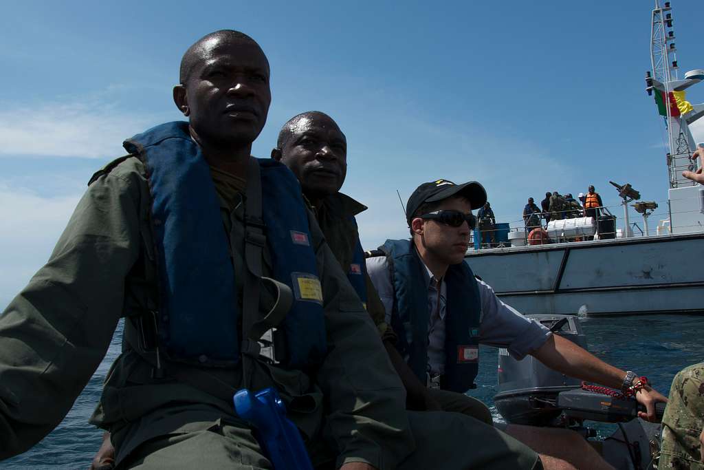 Tunisian Regiment marine commandos restrain a simulated suspect