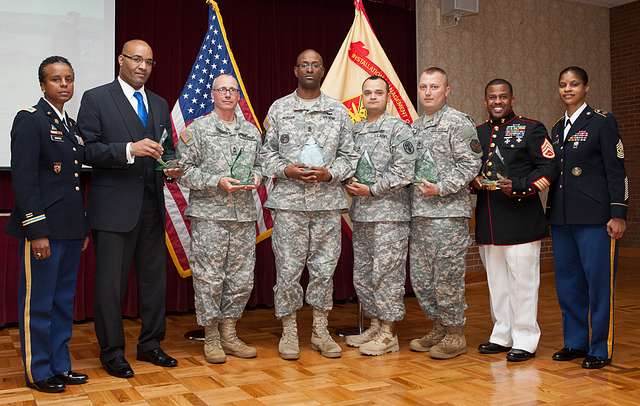 Joint Base Myer-henderson Hall Commander Col. Fern - Picryl Public 