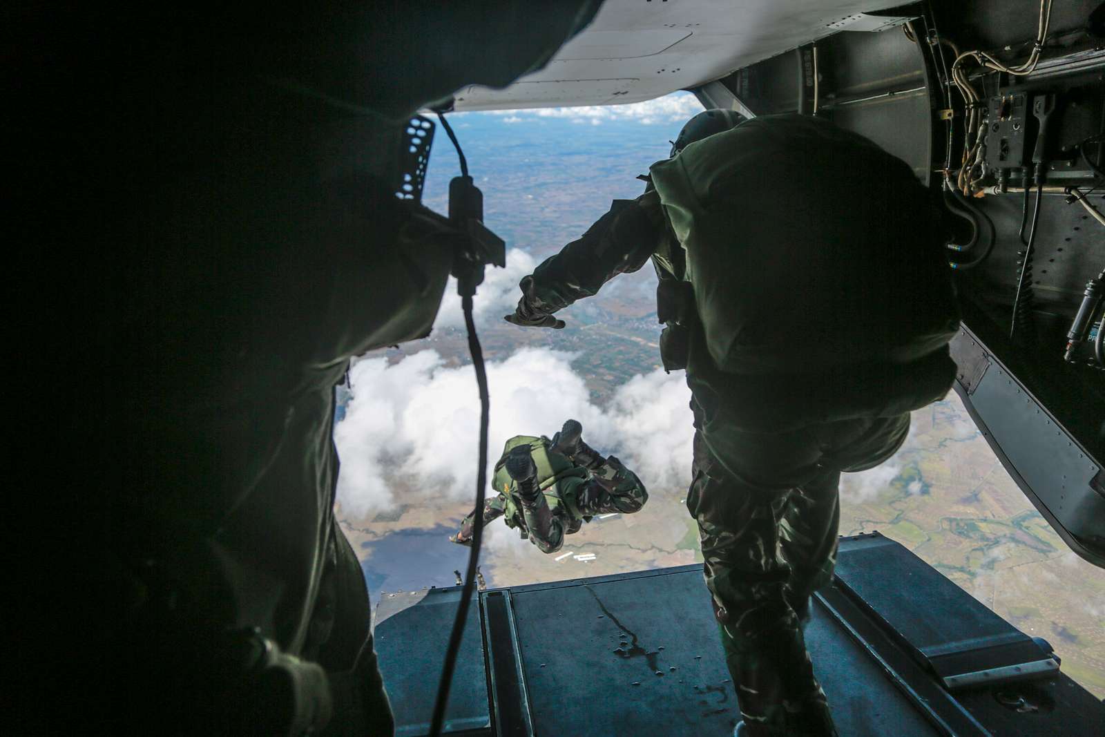 Philippine Airborne Special Forces service members - NARA & DVIDS ...