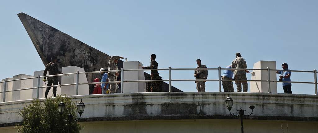 Philippine and U.S. Soldiers work alongside barangay - PICRYL - Public ...