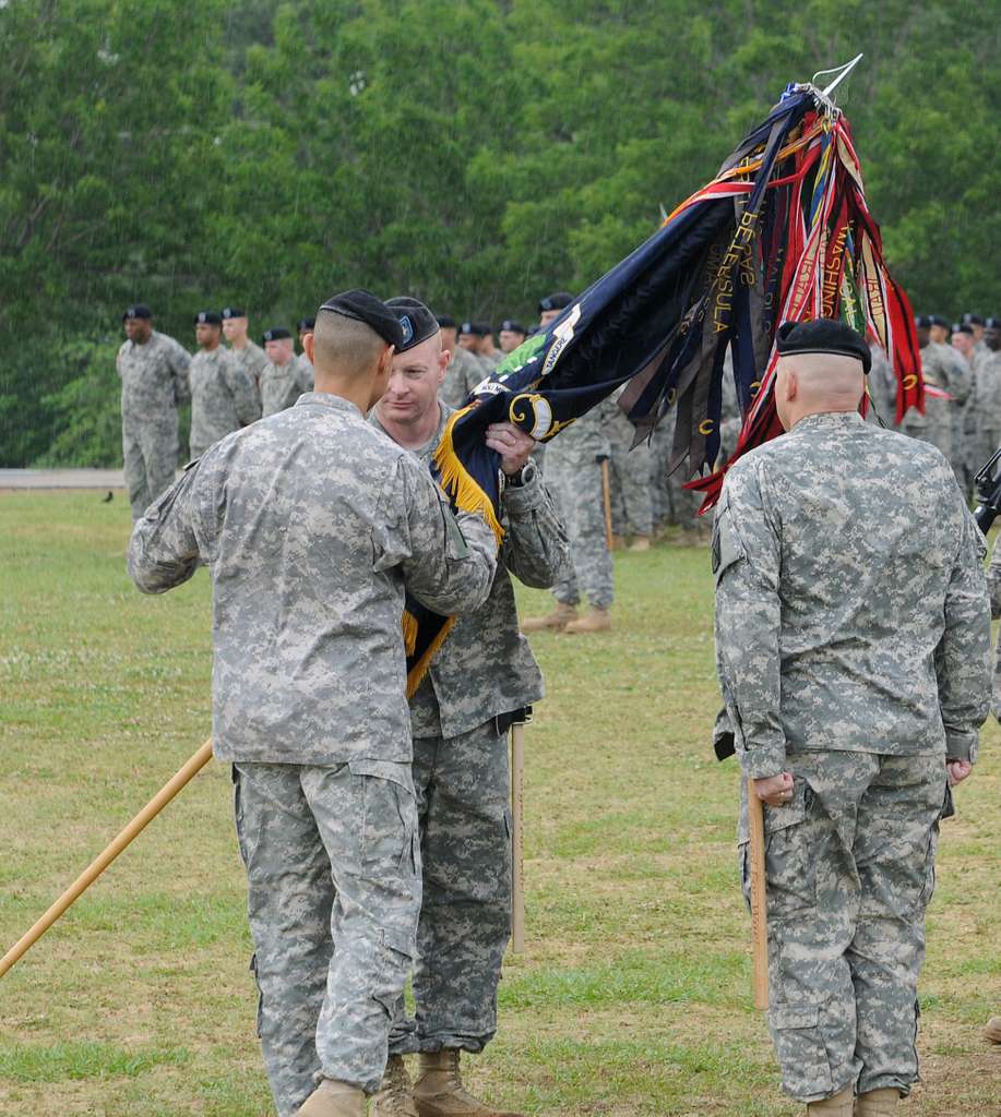 Us Army Lt Col Mark Leslie Receives The 2nd Battalion Nara