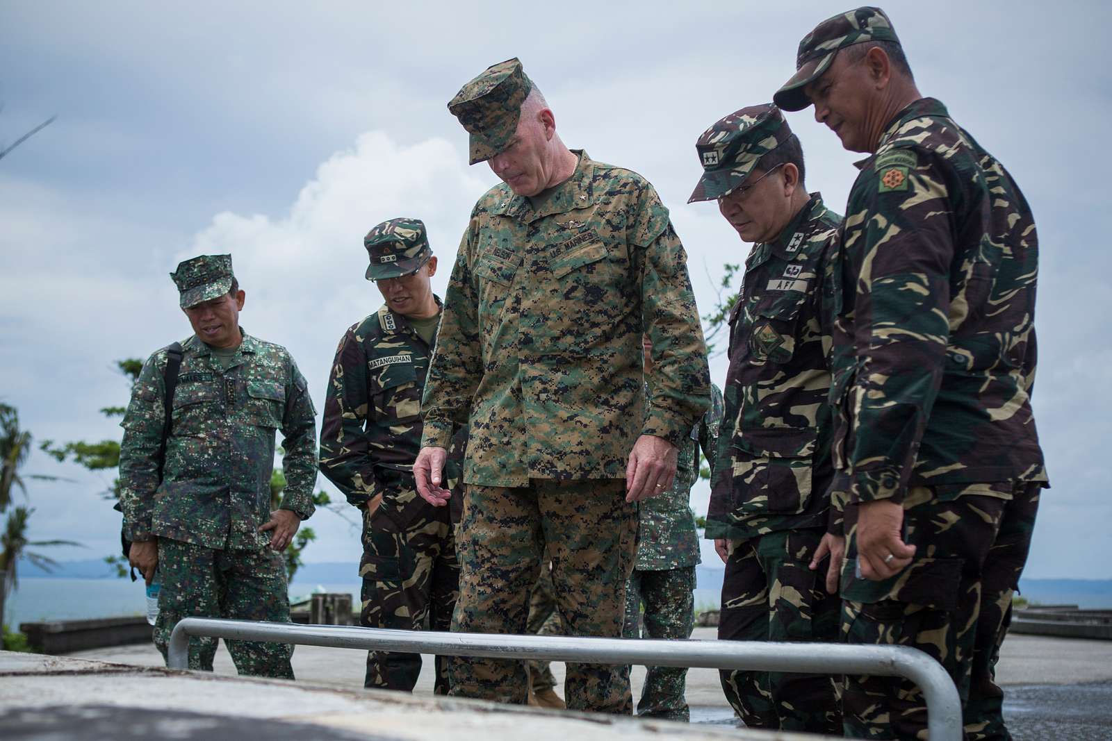 Philippine Armed Forces members and U.S. Marine Corps - NARA & DVIDS ...