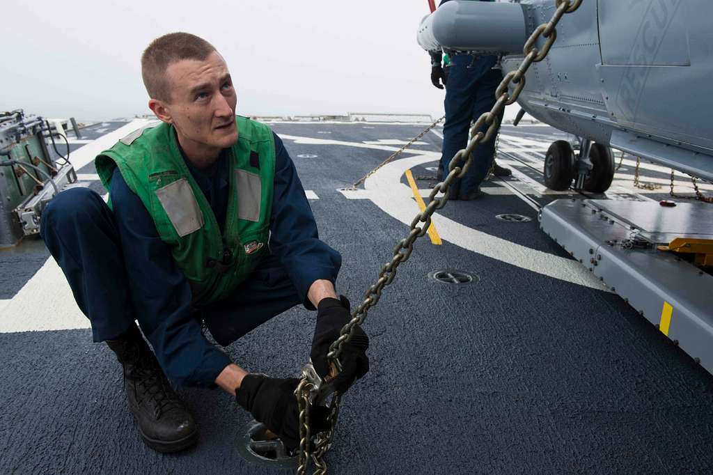 U.S. Navy Aviation Structural Mechanic 3rd Class Jonathan - PICRYL ...