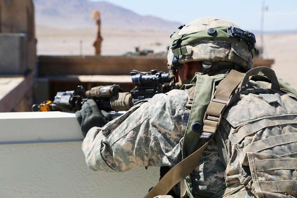 A U.S. Army Soldier from the 2nd Brigade, 25th Infantry - NARA & DVIDS ...