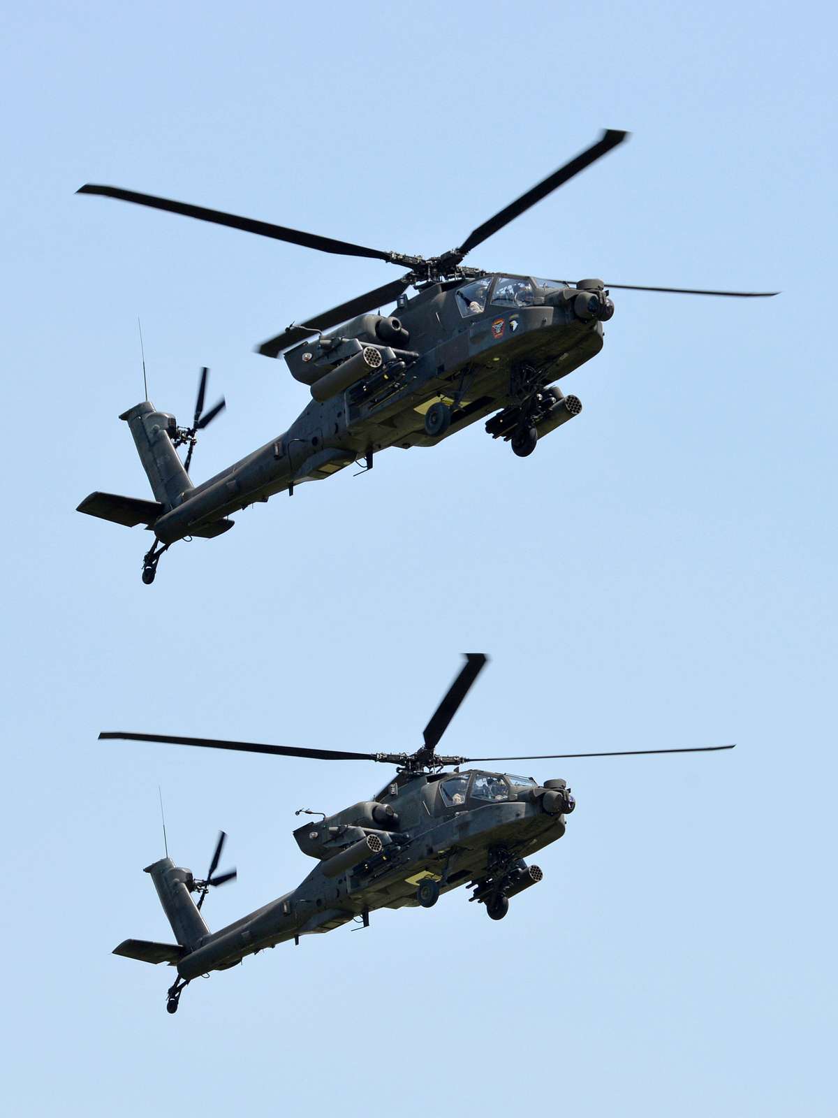 Two U.S. Army AH-64 Apache Longbow Helicopters, Assigned - NARA & DVIDS ...