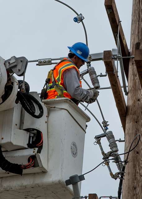 Frank Nisperos, a high voltage electrician with Galindo - NARA & DVIDS ...